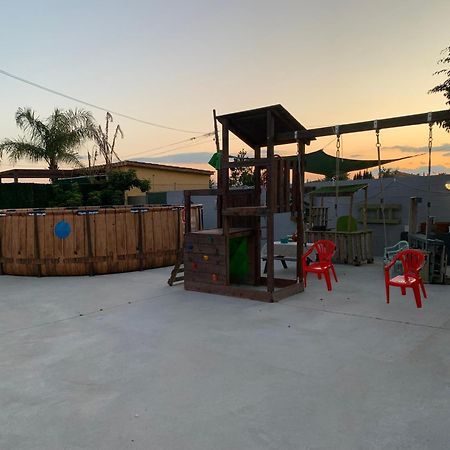 Gasthaus Casa Enric , Con Zona Infantil, Piscina Y Parking Privado Deltebre Exterior foto