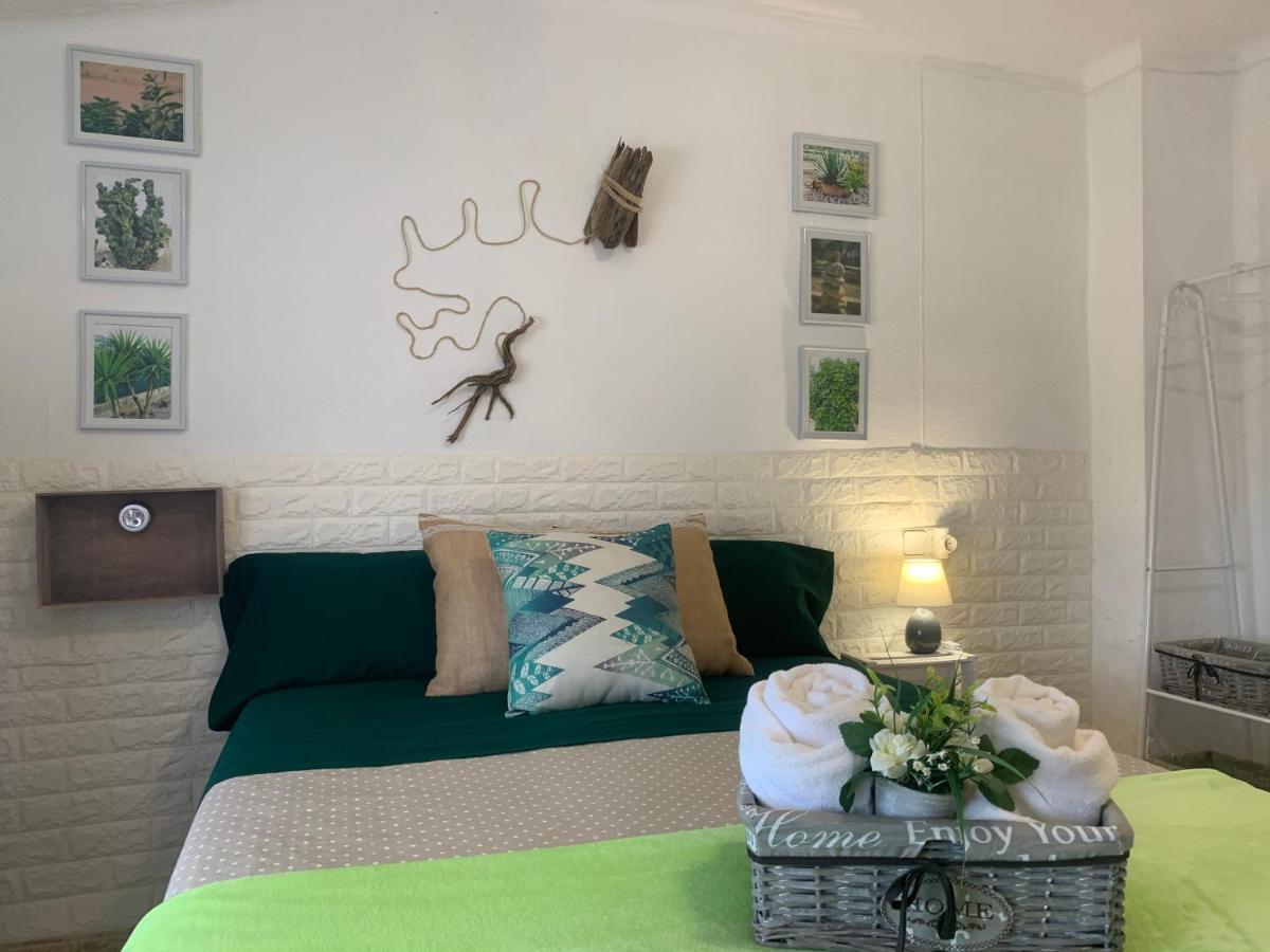 Gasthaus Casa Enric , Con Zona Infantil, Piscina Y Parking Privado Deltebre Exterior foto